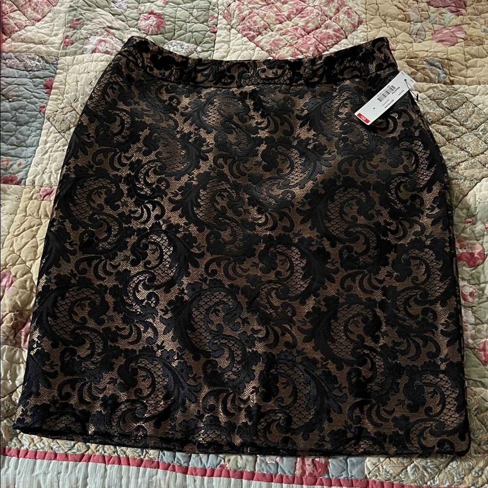 Black Lace-Overlay Pencil Skirt - Women size 8